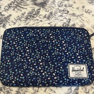 Herschel Blue Floral sleeve